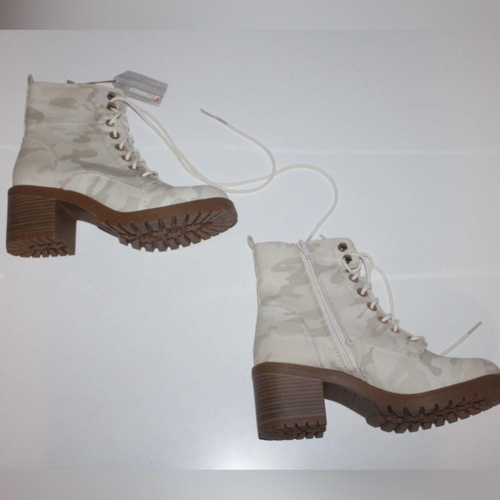 Women's Cream Camouflage Lace-Up Boots